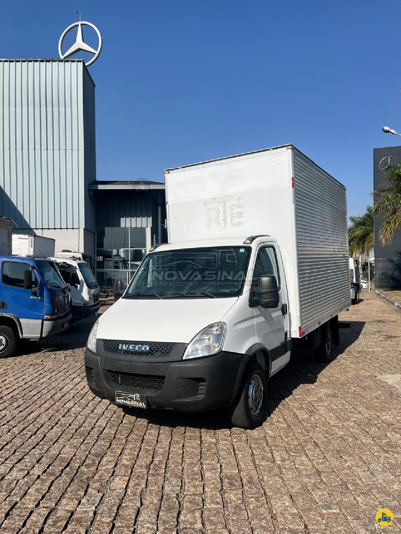 CAMINHAO IVECO DAILY 35s14 Baú Furgão 3/4 4x2 Nova Sinal Caminhões JUNDIAI SÃO PAULO SP